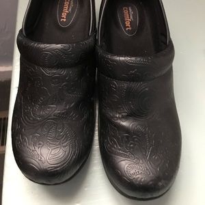 Black textures Safe T Step shoes